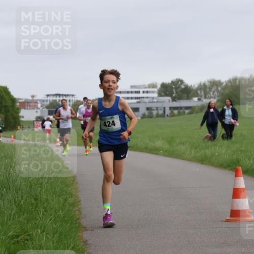 04.05.2025 - 8. Wedeler Halbmarathon Yannick Fuchs http://msf.ph/oto/7821709 04.05.2025 11:10:17 Laufen 424 meine-sportfotos.de