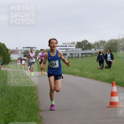 04.05.2025 - 8. Wedeler Halbmarathon Yannick Fuchs http://msf.ph/oto/7821714 04.05.2025 11:10:17 Laufen 424 meine-sportfotos.de