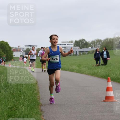 04.05.2025 - 8. Wedeler Halbmarathon Yannick Fuchs http://msf.ph/oto/7821718 04.05.2025 11:10:17 Laufen 424 meine-sportfotos.de