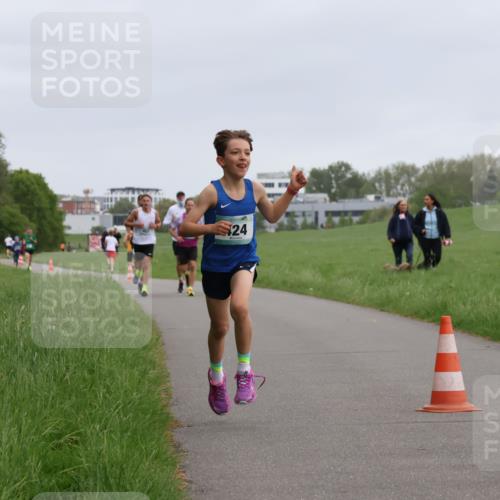 04.05.2025 - 8. Wedeler Halbmarathon Yannick Fuchs http://msf.ph/oto/7821722 04.05.2025 11:10:17 Laufen 24 meine-sportfotos.de