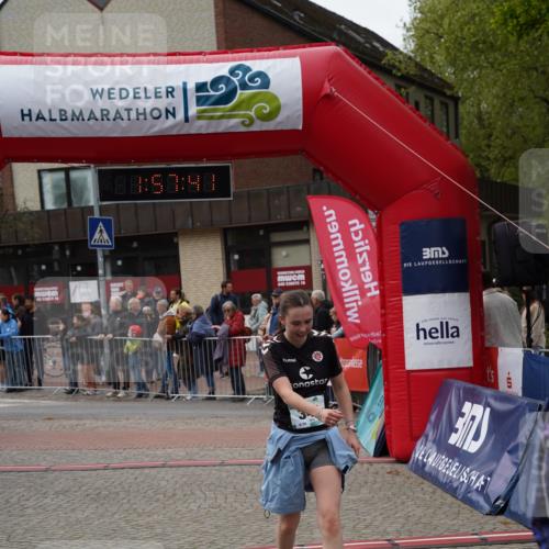 04.05.2025 - 8. Wedeler Halbmarathon Felixshl http://msf.ph/oto/7821725 04.05.2025 11:57:39 Ziel 349, 590, 1147 meine-sportfotos.de