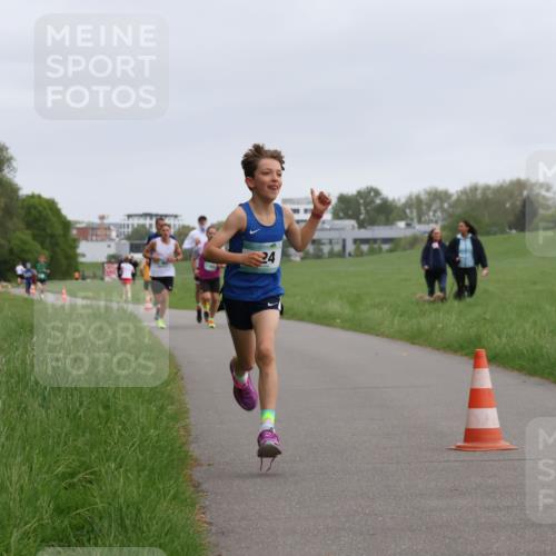 04.05.2025 - 8. Wedeler Halbmarathon Yannick Fuchs http://msf.ph/oto/7821728 04.05.2025 11:10:17 Laufen 24 meine-sportfotos.de