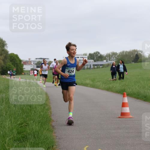 04.05.2025 - 8. Wedeler Halbmarathon Yannick Fuchs http://msf.ph/oto/7821731 04.05.2025 11:10:17 Laufen 424 meine-sportfotos.de