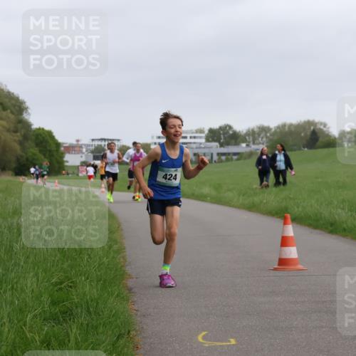 04.05.2025 - 8. Wedeler Halbmarathon Yannick Fuchs http://msf.ph/oto/7821735 04.05.2025 11:10:17 Laufen 424 meine-sportfotos.de