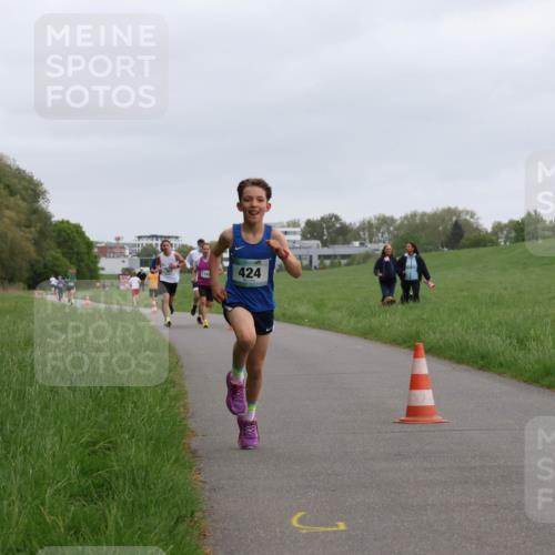 04.05.2025 - 8. Wedeler Halbmarathon Yannick Fuchs http://msf.ph/oto/7821745 04.05.2025 11:10:18 Laufen 119, 424 meine-sportfotos.de