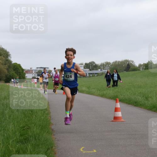 04.05.2025 - 8. Wedeler Halbmarathon Yannick Fuchs http://msf.ph/oto/7821749 04.05.2025 11:10:18 Laufen 1193, 424 meine-sportfotos.de