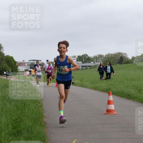 04.05.2025 - 8. Wedeler Halbmarathon Yannick Fuchs http://msf.ph/oto/7821753 04.05.2025 11:10:18 Laufen 1193, 42 meine-sportfotos.de