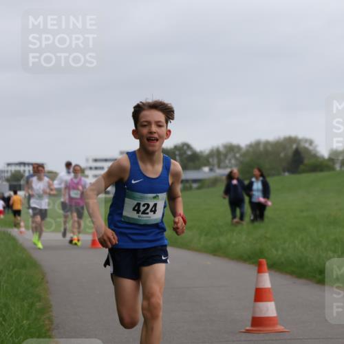 04.05.2025 - 8. Wedeler Halbmarathon Yannick Fuchs http://msf.ph/oto/7821766 04.05.2025 11:10:18 Laufen 424 meine-sportfotos.de