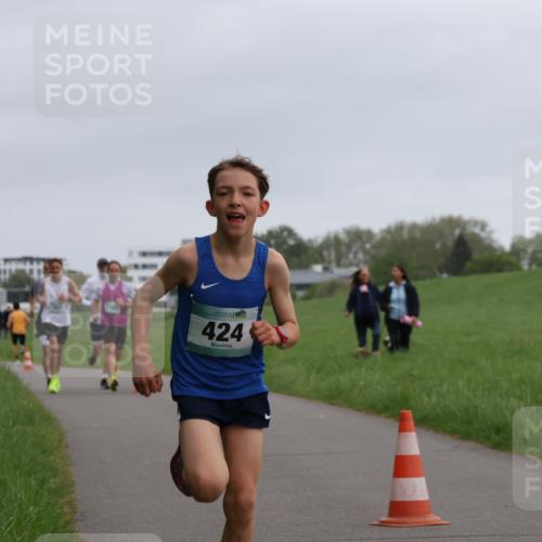 04.05.2025 - 8. Wedeler Halbmarathon Yannick Fuchs http://msf.ph/oto/7821772 04.05.2025 11:10:18 Laufen 424 meine-sportfotos.de