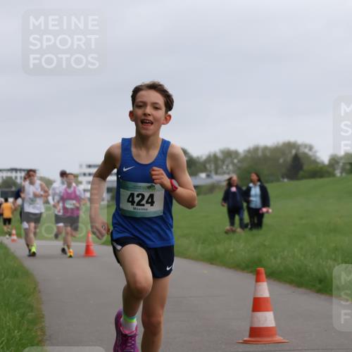 04.05.2025 - 8. Wedeler Halbmarathon Yannick Fuchs http://msf.ph/oto/7821776 04.05.2025 11:10:18 Laufen 424 meine-sportfotos.de