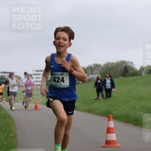 04.05.2025 - 8. Wedeler Halbmarathon Yannick Fuchs http://msf.ph/oto/7821778 04.05.2025 11:10:18 Laufen 424 meine-sportfotos.de