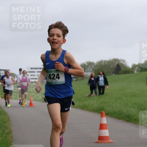 04.05.2025 - 8. Wedeler Halbmarathon Yannick Fuchs http://msf.ph/oto/7821786 04.05.2025 11:10:18 Laufen 424 meine-sportfotos.de