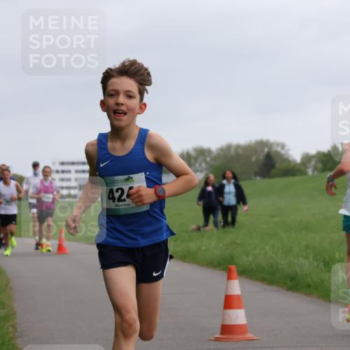 04.05.2025 - 8. Wedeler Halbmarathon Yannick Fuchs http://msf.ph/oto/7821787 04.05.2025 11:10:18 Laufen 42 meine-sportfotos.de