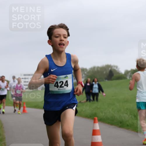 04.05.2025 - 8. Wedeler Halbmarathon Yannick Fuchs http://msf.ph/oto/7821798 04.05.2025 11:10:19 Laufen 424 meine-sportfotos.de