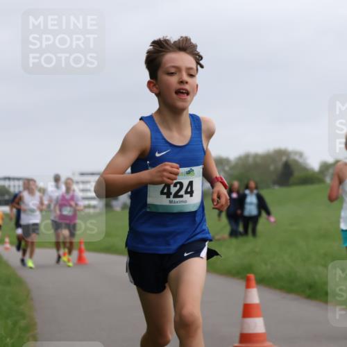 04.05.2025 - 8. Wedeler Halbmarathon Yannick Fuchs http://msf.ph/oto/7821803 04.05.2025 11:10:19 Laufen 424 meine-sportfotos.de