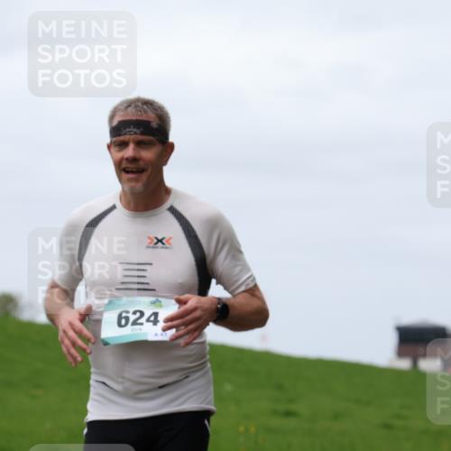 04.05.2025 - 8. Wedeler Halbmarathon Yannick Fuchs http://msf.ph/oto/7821804 04.05.2025 11:28:55 Laufen 624, 43 meine-sportfotos.de