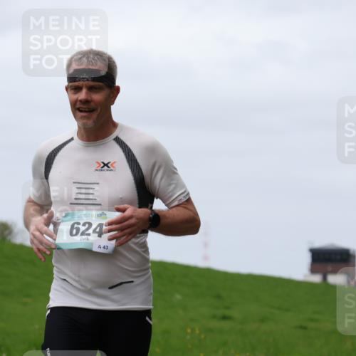 04.05.2025 - 8. Wedeler Halbmarathon Yannick Fuchs http://msf.ph/oto/7821807 04.05.2025 11:28:55 Laufen 624, 43 meine-sportfotos.de