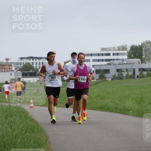 04.05.2025 - 8. Wedeler Halbmarathon Yannick Fuchs http://msf.ph/oto/7821808 04.05.2025 11:10:20 Laufen 952, 1193 meine-sportfotos.de