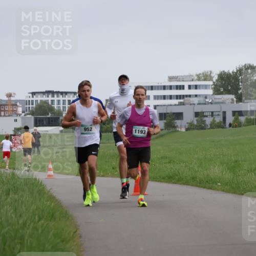 04.05.2025 - 8. Wedeler Halbmarathon Yannick Fuchs http://msf.ph/oto/7821821 04.05.2025 11:10:20 Laufen 952, 1193 meine-sportfotos.de