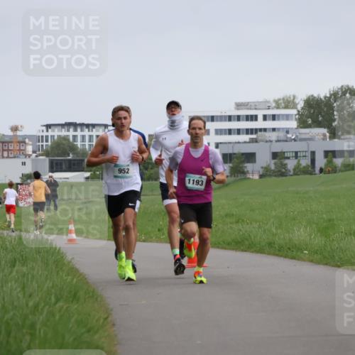 04.05.2025 - 8. Wedeler Halbmarathon Yannick Fuchs http://msf.ph/oto/7821825 04.05.2025 11:10:20 Laufen 952, 1193 meine-sportfotos.de