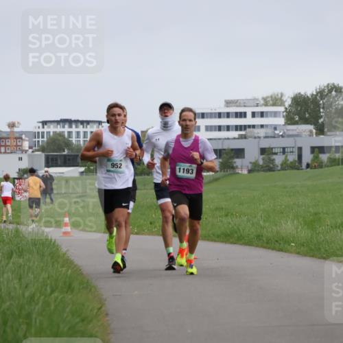 04.05.2025 - 8. Wedeler Halbmarathon Yannick Fuchs http://msf.ph/oto/7821829 04.05.2025 11:10:20 Laufen 952, 1193 meine-sportfotos.de