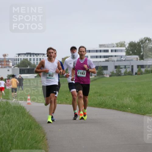 04.05.2025 - 8. Wedeler Halbmarathon Yannick Fuchs http://msf.ph/oto/7821837 04.05.2025 11:10:20 Laufen 952, 1193 meine-sportfotos.de