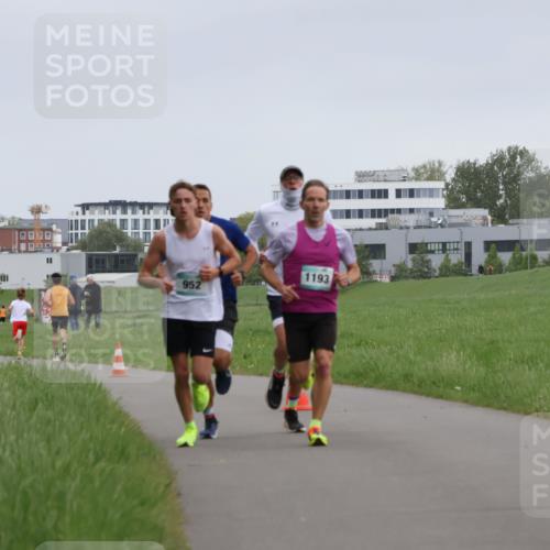 04.05.2025 - 8. Wedeler Halbmarathon Yannick Fuchs http://msf.ph/oto/7821874 04.05.2025 11:10:21 Laufen 1193, 952 meine-sportfotos.de