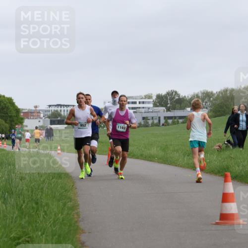 04.05.2025 - 8. Wedeler Halbmarathon Yannick Fuchs http://msf.ph/oto/7821884 04.05.2025 11:10:21 Laufen 952, 1193 meine-sportfotos.de