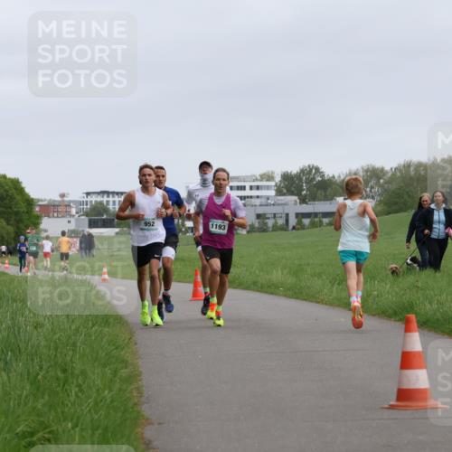 04.05.2025 - 8. Wedeler Halbmarathon Yannick Fuchs http://msf.ph/oto/7821890 04.05.2025 11:10:21 Laufen 952, 1193 meine-sportfotos.de