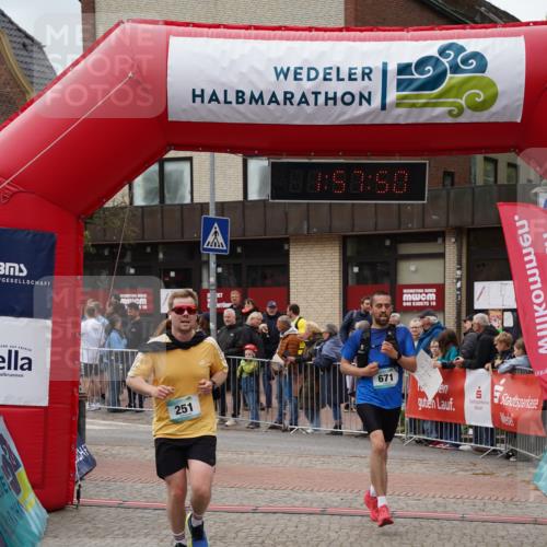 04.05.2025 - 8. Wedeler Halbmarathon Felixshl http://msf.ph/oto/7821903 04.05.2025 11:57:48 Ziel 55, 251, 606, 671 meine-sportfotos.de