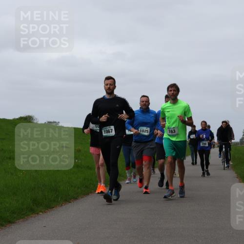 04.05.2025 - 8. Wedeler Halbmarathon Yannick Fuchs http://msf.ph/oto/7821910 04.05.2025 11:29:05 Laufen 1067, 1025, 163, 712, 298 meine-sportfotos.de