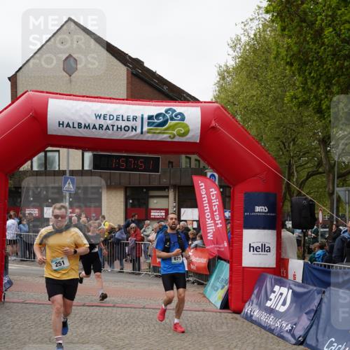 04.05.2025 - 8. Wedeler Halbmarathon Felixshl http://msf.ph/oto/7821916 04.05.2025 11:57:49 Ziel 55, 251, 606, 671 meine-sportfotos.de