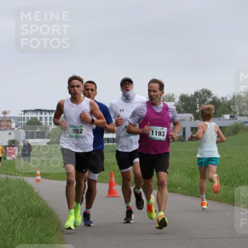 04.05.2025 - 8. Wedeler Halbmarathon Yannick Fuchs http://msf.ph/oto/7821934 04.05.2025 11:10:23 Laufen 952, 1193 meine-sportfotos.de