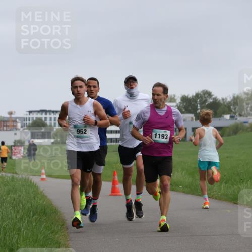 04.05.2025 - 8. Wedeler Halbmarathon Yannick Fuchs http://msf.ph/oto/7821941 04.05.2025 11:10:23 Laufen 952, 1193 meine-sportfotos.de
