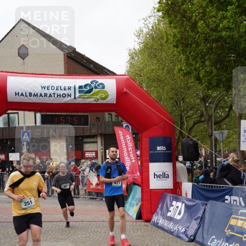 04.05.2025 - 8. Wedeler Halbmarathon Felixshl http://msf.ph/oto/7821957 04.05.2025 11:57:49 Ziel 55, 251, 606, 671 meine-sportfotos.de