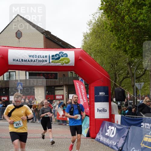 04.05.2025 - 8. Wedeler Halbmarathon Felixshl http://msf.ph/oto/7821969 04.05.2025 11:57:49 Ziel 55, 251, 606, 671 meine-sportfotos.de