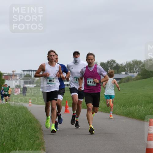 04.05.2025 - 8. Wedeler Halbmarathon Yannick Fuchs http://msf.ph/oto/7821975 04.05.2025 11:10:23 Laufen 952, 63, 1193 meine-sportfotos.de