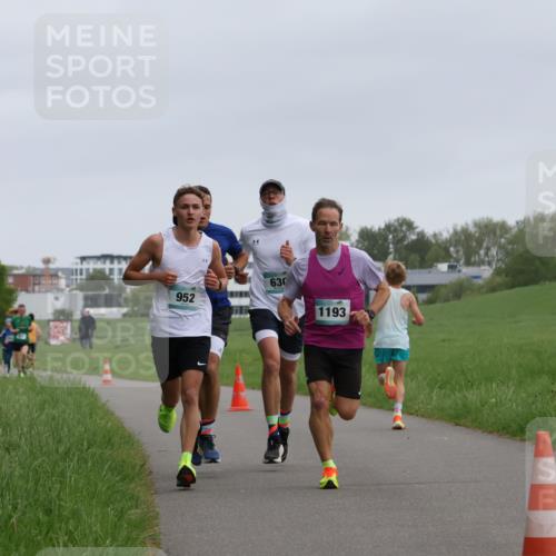 04.05.2025 - 8. Wedeler Halbmarathon Yannick Fuchs http://msf.ph/oto/7821979 04.05.2025 11:10:23 Laufen 952, 630, 1193 meine-sportfotos.de