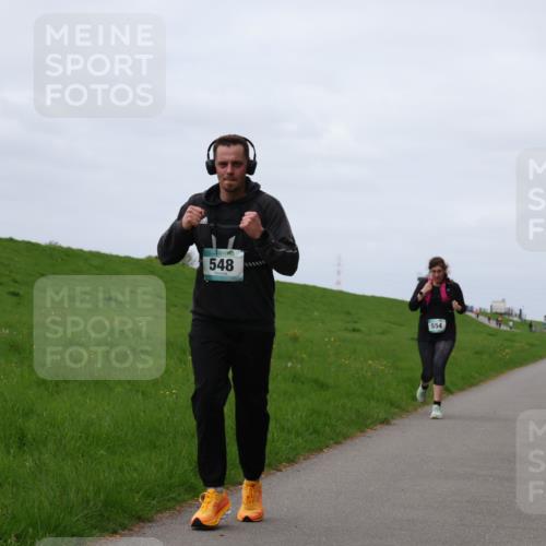 04.05.2025 - 8. Wedeler Halbmarathon Yannick Fuchs http://msf.ph/oto/7821980 04.05.2025 11:51:43 Laufen 548, 554 meine-sportfotos.de
