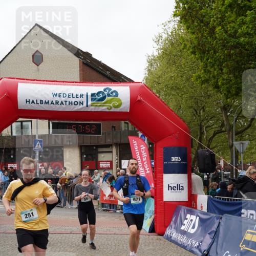 04.05.2025 - 8. Wedeler Halbmarathon Felixshl http://msf.ph/oto/7821983 04.05.2025 11:57:50 Ziel 55, 251, 432, 671 meine-sportfotos.de