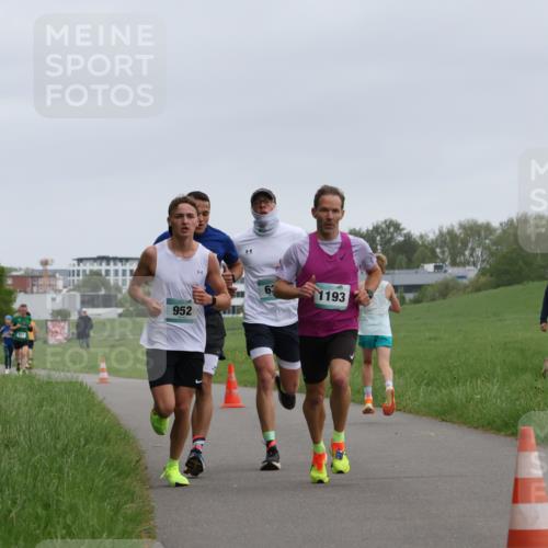 04.05.2025 - 8. Wedeler Halbmarathon Yannick Fuchs http://msf.ph/oto/7821991 04.05.2025 11:10:23 Laufen 63, 1193, 952 meine-sportfotos.de