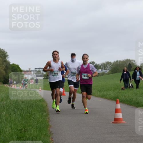 04.05.2025 - 8. Wedeler Halbmarathon Yannick Fuchs http://msf.ph/oto/7822039 04.05.2025 11:10:24 Laufen 952, 630, 1193 meine-sportfotos.de