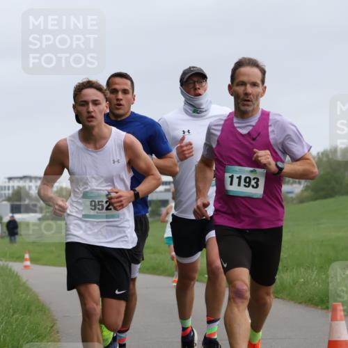 04.05.2025 - 8. Wedeler Halbmarathon Yannick Fuchs http://msf.ph/oto/7822075 04.05.2025 11:10:25 Laufen 952, 1193 meine-sportfotos.de