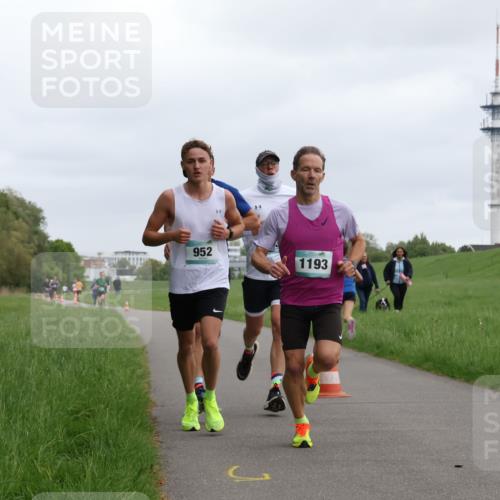 04.05.2025 - 8. Wedeler Halbmarathon Yannick Fuchs http://msf.ph/oto/7822136 04.05.2025 11:10:26 Laufen 952, 1193 meine-sportfotos.de