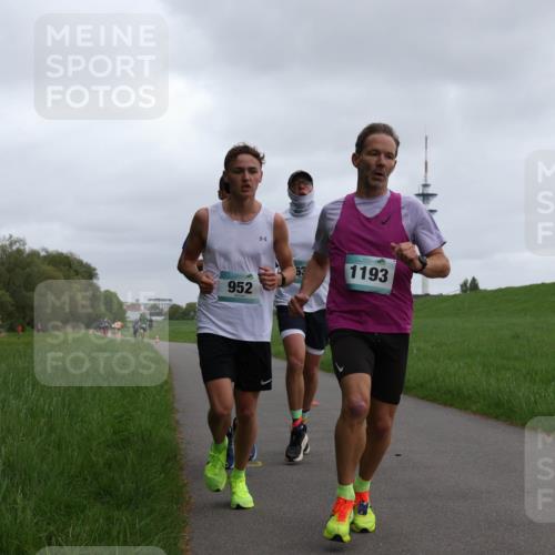 04.05.2025 - 8. Wedeler Halbmarathon Yannick Fuchs http://msf.ph/oto/7822158 04.05.2025 11:10:27 Laufen 952, 1193 meine-sportfotos.de
