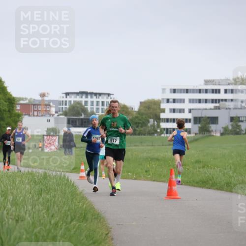 04.05.2025 - 8. Wedeler Halbmarathon Yannick Fuchs http://msf.ph/oto/7822185 04.05.2025 11:10:33 Laufen 1087, 628, 617 meine-sportfotos.de