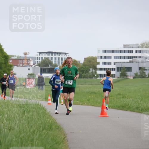 04.05.2025 - 8. Wedeler Halbmarathon Yannick Fuchs http://msf.ph/oto/7822189 04.05.2025 11:10:33 Laufen 1087, 617 meine-sportfotos.de
