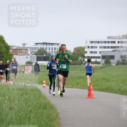 04.05.2025 - 8. Wedeler Halbmarathon Yannick Fuchs http://msf.ph/oto/7822199 04.05.2025 11:10:34 Laufen 087, 617 meine-sportfotos.de