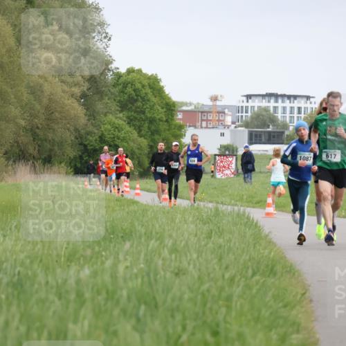 04.05.2025 - 8. Wedeler Halbmarathon Yannick Fuchs http://msf.ph/oto/7822221 04.05.2025 11:10:35 Laufen 628, 1088, 279, 617, 1087 meine-sportfotos.de
