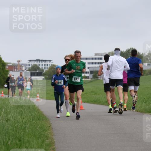 04.05.2025 - 8. Wedeler Halbmarathon Yannick Fuchs http://msf.ph/oto/7822299 04.05.2025 11:10:37 Laufen 10990, 087, 115, 617 meine-sportfotos.de